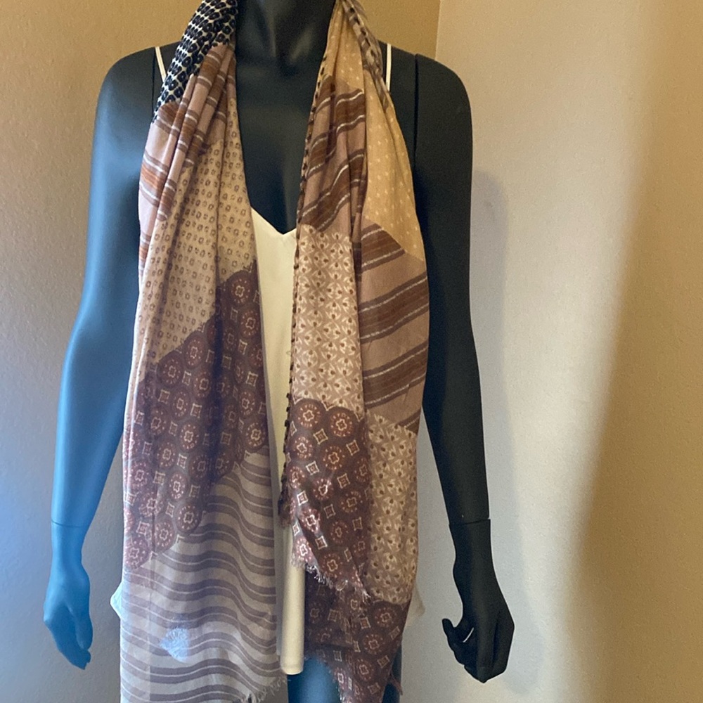 Bead edged women’s lightweight scarf